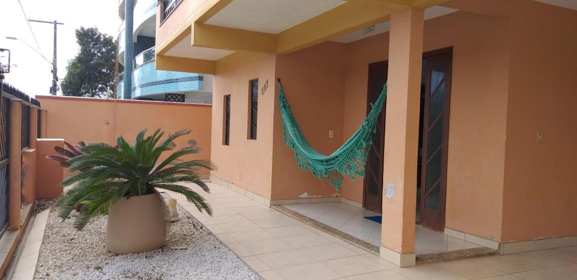 봄비나스 Casa 02 Dorm Na Rua Salmao 빌라 외부 사진