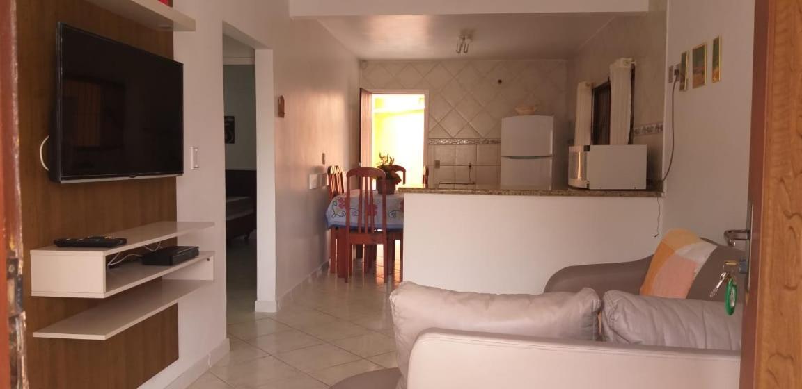 봄비나스 Casa 02 Dorm Na Rua Salmao 빌라 외부 사진