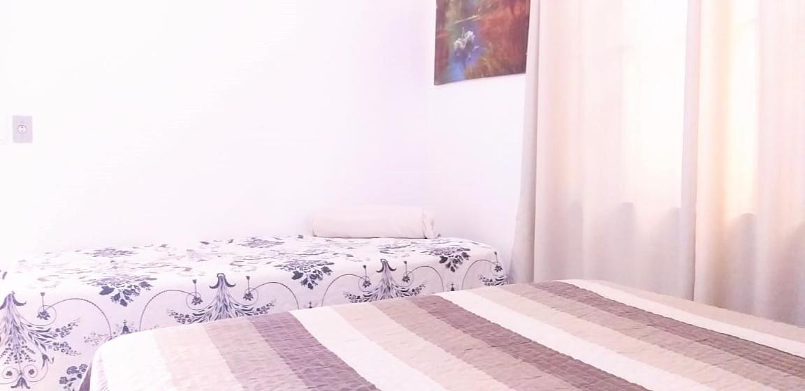 봄비나스 Casa 02 Dorm Na Rua Salmao 빌라 외부 사진