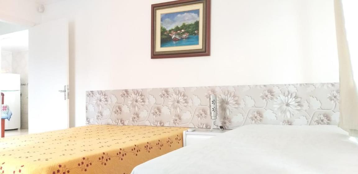 봄비나스 Casa 02 Dorm Na Rua Salmao 빌라 외부 사진