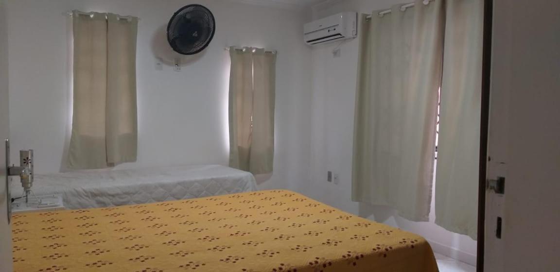 봄비나스 Casa 02 Dorm Na Rua Salmao 빌라 외부 사진