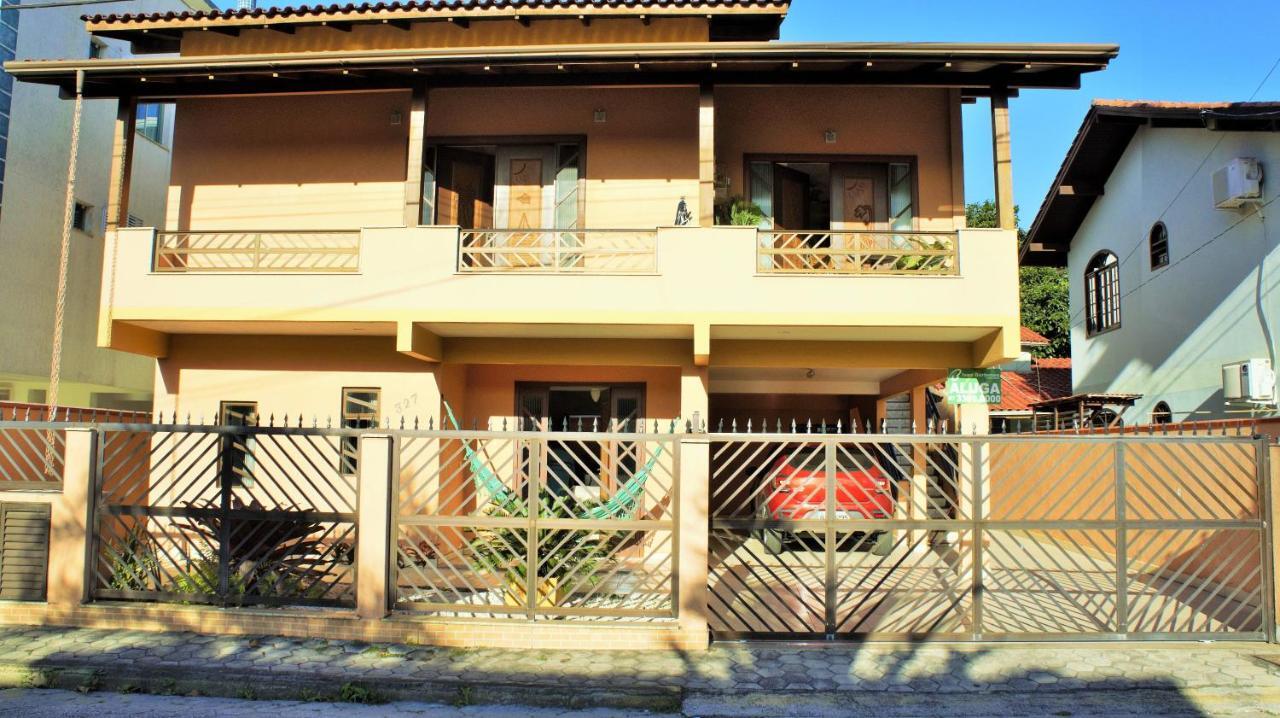 봄비나스 Casa 02 Dorm Na Rua Salmao 빌라 외부 사진