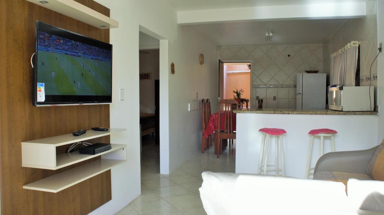 봄비나스 Casa 02 Dorm Na Rua Salmao 빌라 외부 사진